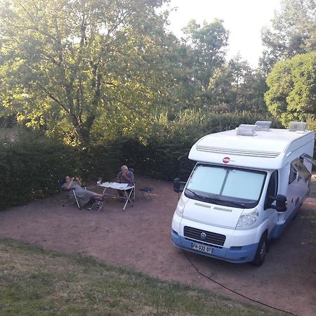 Camping Les Feuilles Chauffailles Extérieur photo