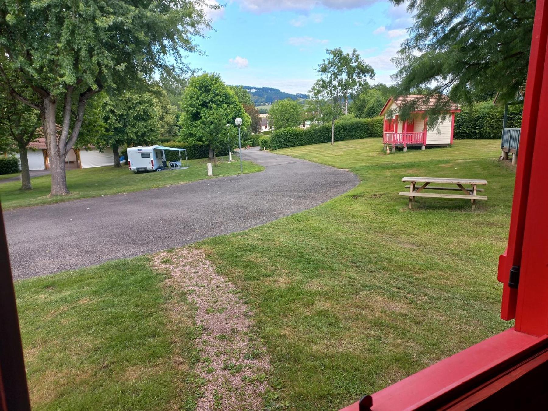 Camping Les Feuilles Chauffailles Extérieur photo