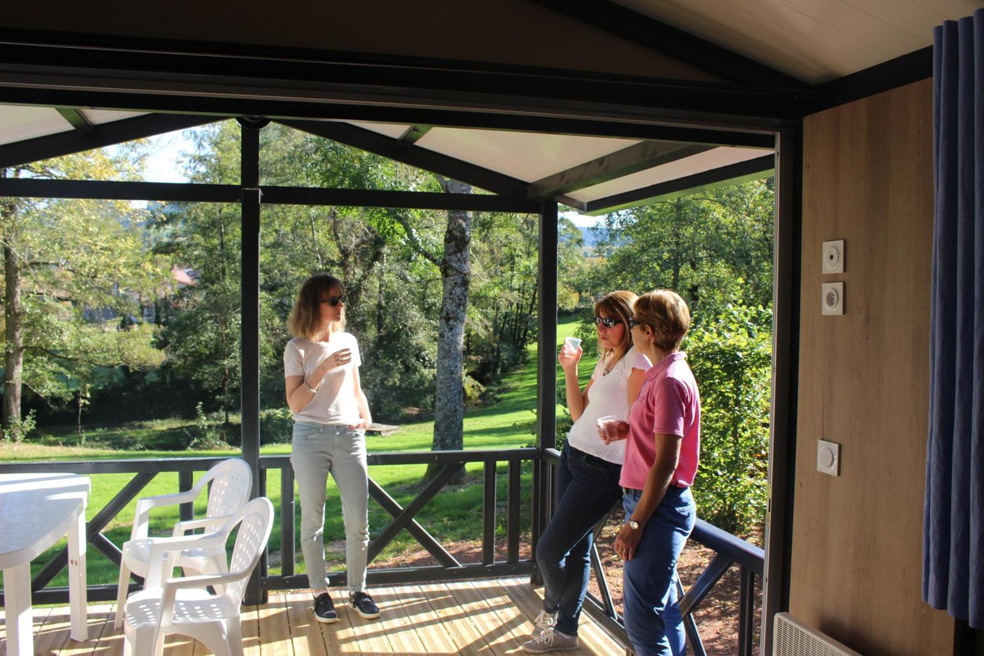 Camping Les Feuilles Chauffailles Extérieur photo
